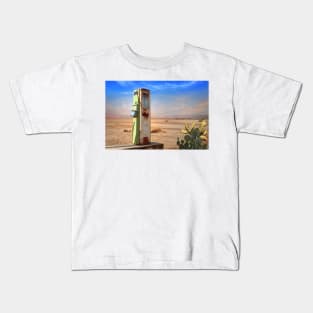 Old Gas Pump in Desert Kids T-Shirt